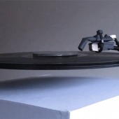 Electromagnetic floating record player