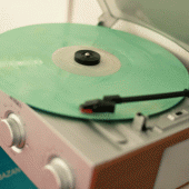Green color vinyl spinning