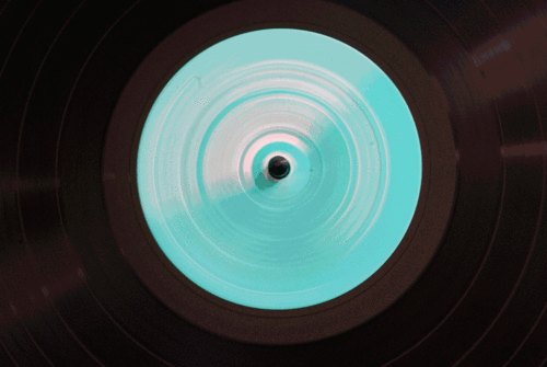 Fast spinning vinyl label